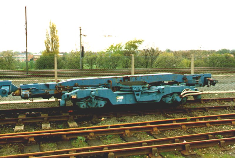 apt56b.jpg (96977 bytes)