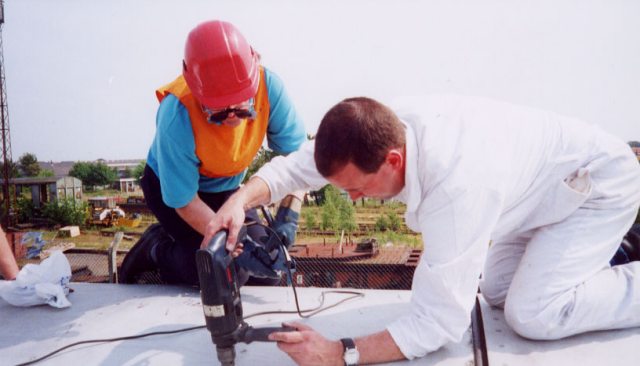 APT2.jpg (36286 bytes)