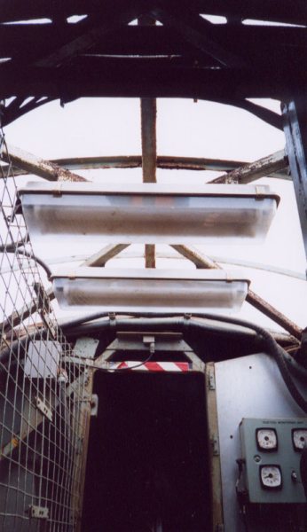 APT4.jpg (36806 bytes)