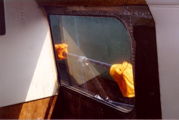 apt14.jpg (35190 bytes)