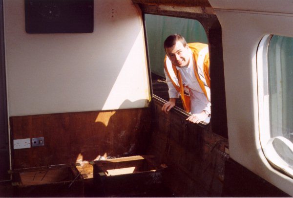 apt6.jpg (35695 bytes)