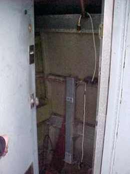 a17.jpg (8347 bytes)